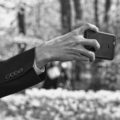 5 Smartphone Grips to Make Holding Your Phone&nbsp;Easier